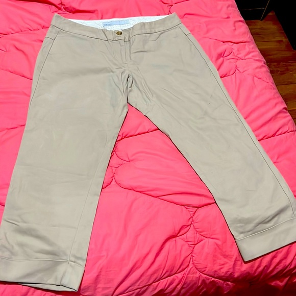 Old Navy Low-Rise Capris Beige colored Slacks. Size 8R - Picture 1 of 1